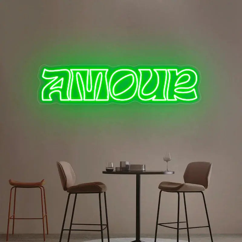 Enseigne néon LED AMOUR verte diffusant une ambiance lumineuse fraîche, décoration néon DIY adaptée aux espaces modernes.