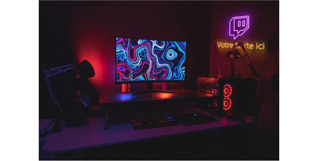 Logo Twitch en néon LED personnalisé dans une salle gaming éclairée en RGB
