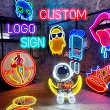 Présentation d’enseignes LED néon personnalisées avec plusieurs designs créatifs pour décoration intérieure.