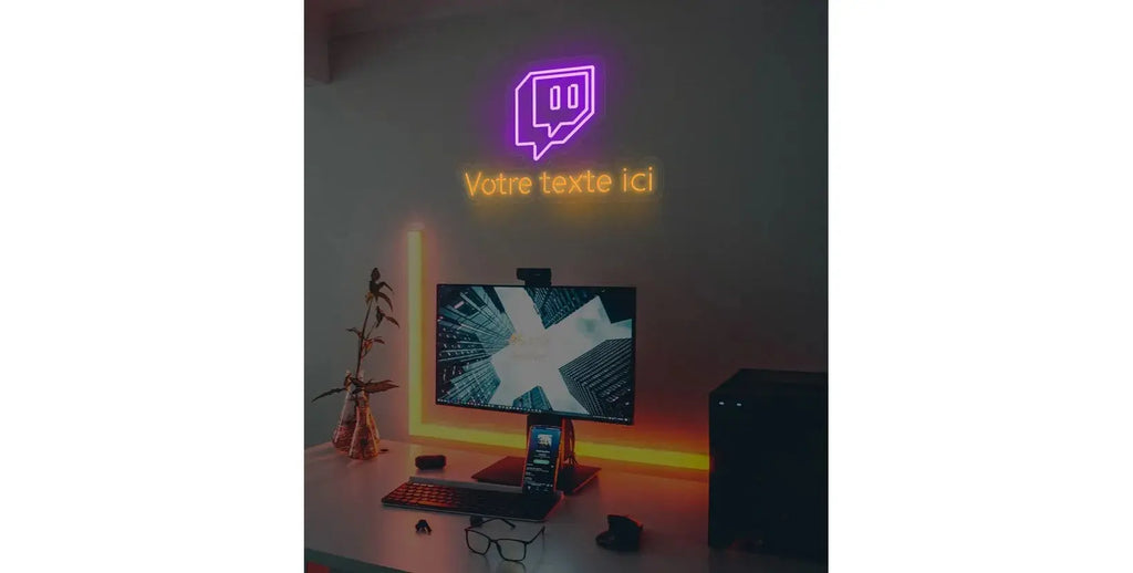 Enseigne néon LED Twitch DIY au-dessus d’un bureau gaming moderne avec éclairage ambiant