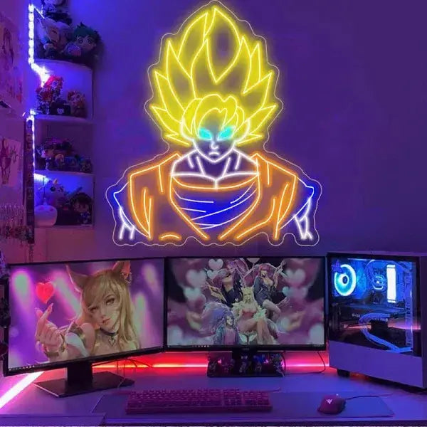 Néon LED mural Goku Super Saiyan au dessus d’un bureau gaming avec deux écrans