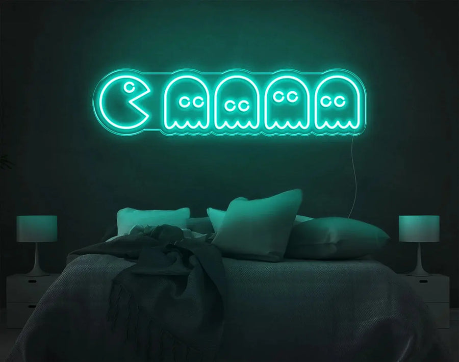 Enseigne murale LED néon style Pacman couleur turquoise éclairant une chambre moderne.