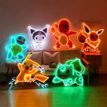 Collection de néons LED Pokémon incluant Pikachu, Évoli et Salamèche décorant un salon