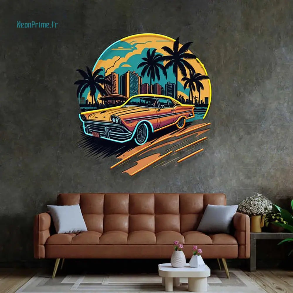 Néon mural rétro Miami Drive avec voiture vintage au dessus d’un canapé