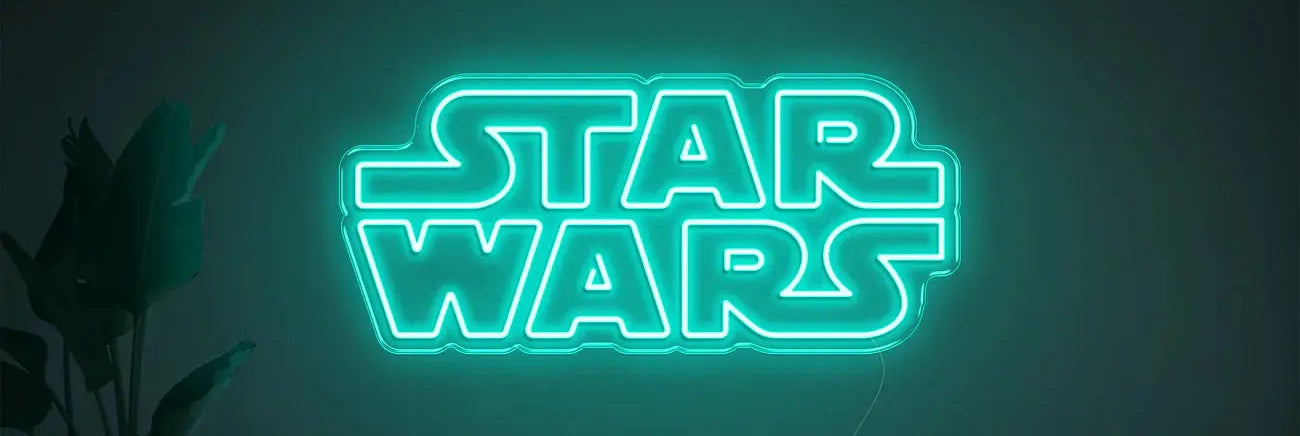 Enseigne murale LED néon Star Wars couleur turquoise brillant dans un intérieur moderne