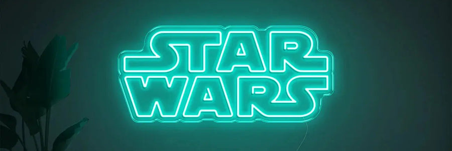 Enseigne murale LED néon Star Wars couleur turquoise brillant dans un intérieur moderne