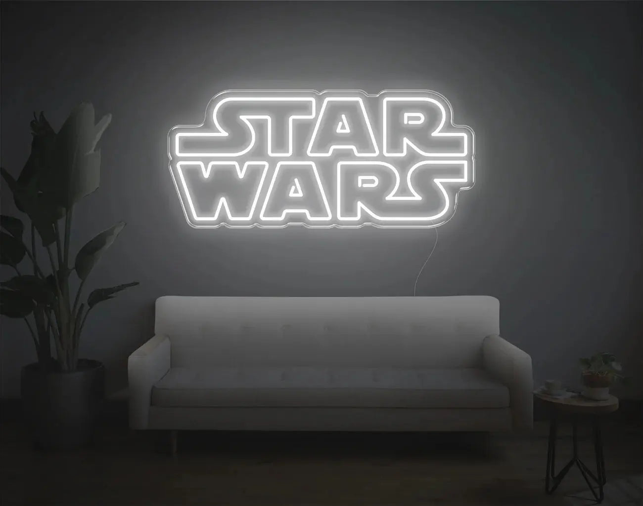 Enseigne néon Star Wars blanche diffusant une lumière douce au-dessus d’un canapé minimaliste
