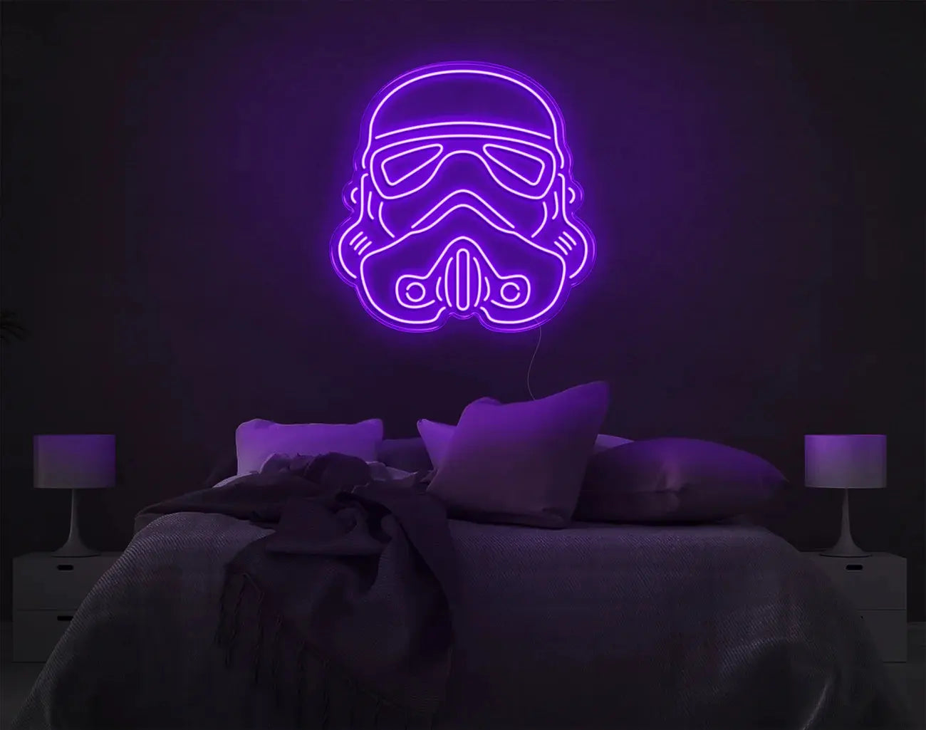 Enseigne néon LED stormtrooper violette créant une ambiance futuriste