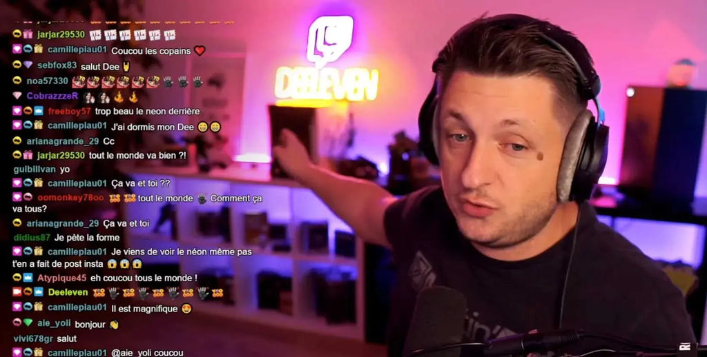 Arrière-plan de studio de streamer avec enseigne néon LED lumineuse pendant un live