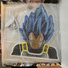 Néon LED Vegeta emballé dans du papier bulle avec câble USB et variateur visibles
