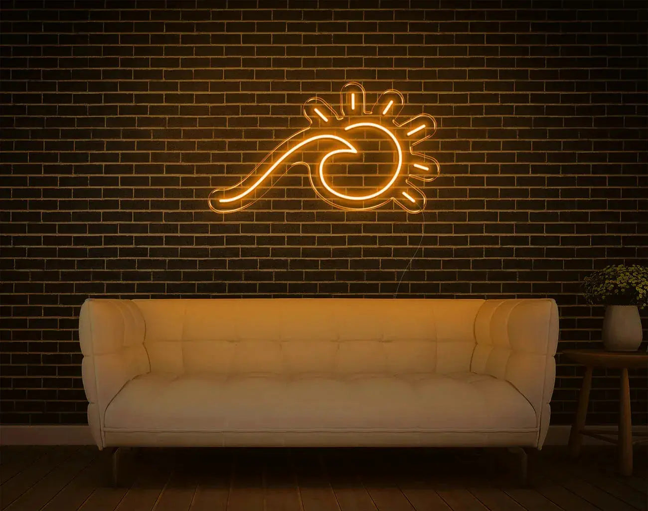 Enseigne vague LED néon ambre offrant un éclairage d’ambiance DIY chaleureux sur mur en briques